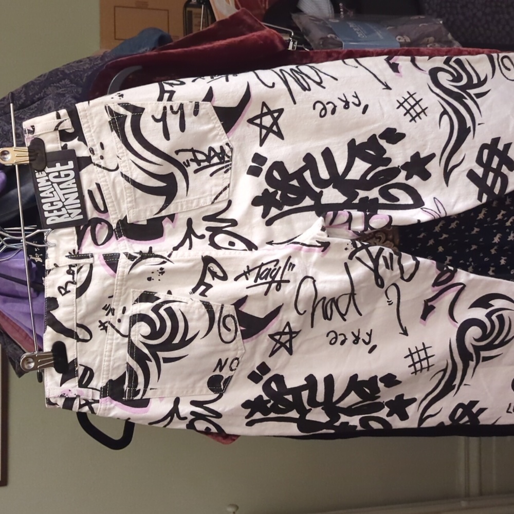 Reclaimed Vintage High Rise Graffiti Jeans White Black Lilac - Picture 8 of 11